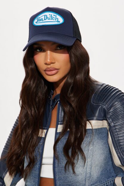 Gorra Trucker en Azul Marino y Blanco con Ajuste Trasero